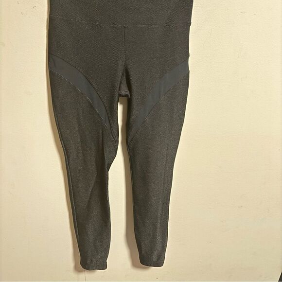 Koral Playa Mid Rise Textured Mesh Panel Legging in Black- Size Medium - Picture 4 of 9